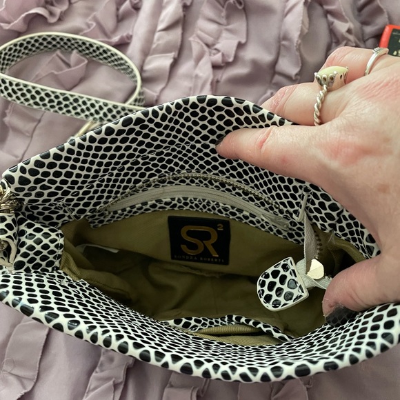 Sondra Roberts 2 crossbody bag - Picture 4 of 7